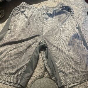 Boys Nike Dri-Fit size medium color grey